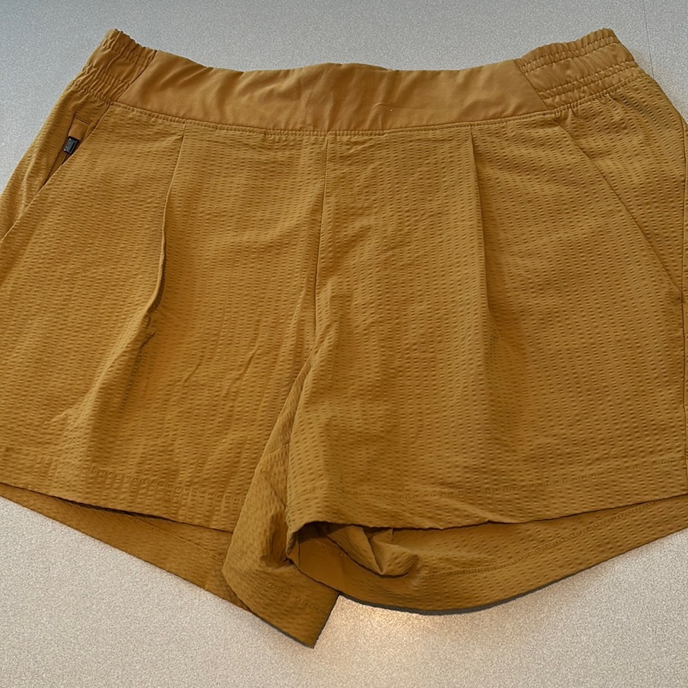 Athleta Brooklyn 4” inseam short